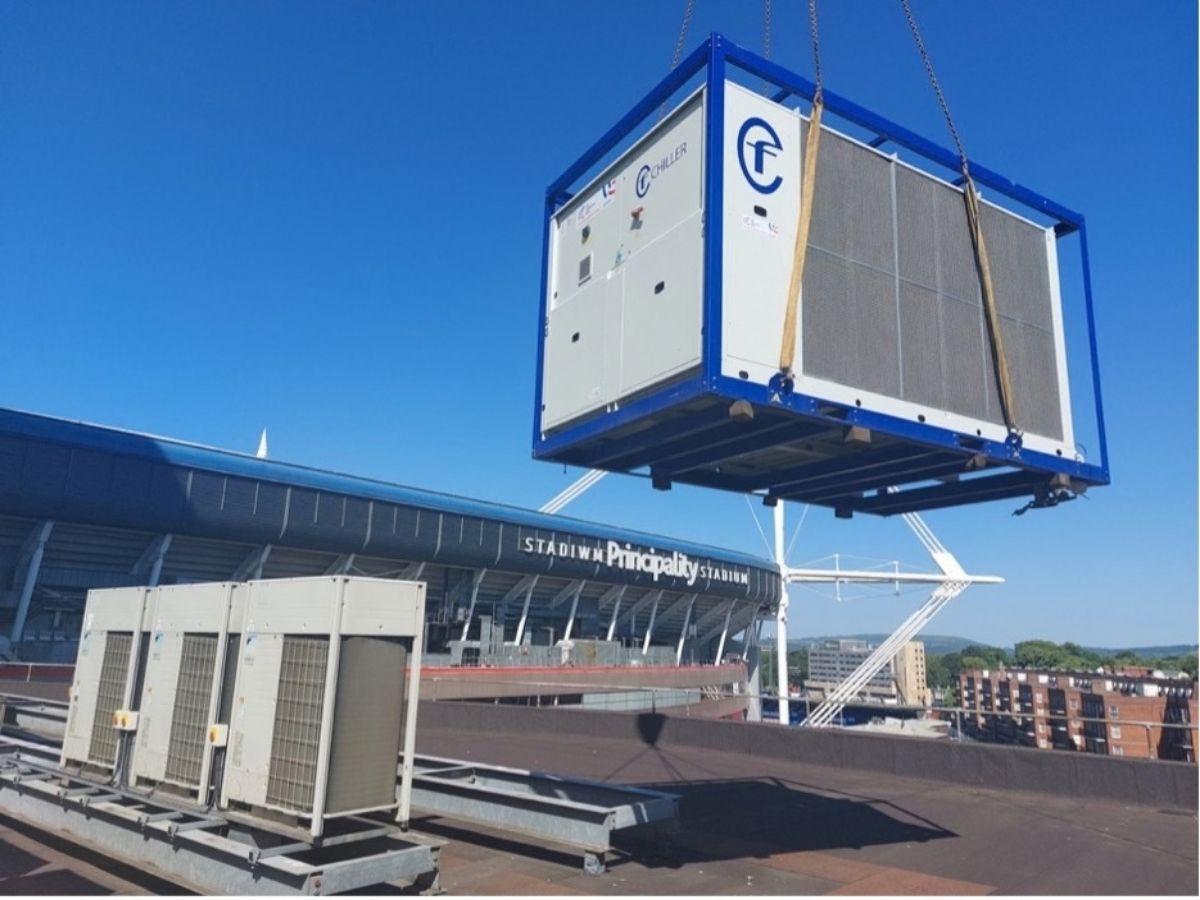 CRS engineers commissioning a packaged chiller
