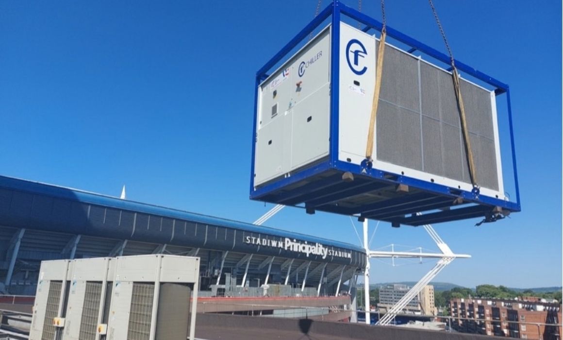 CRS engineers commissioning a packaged chiller